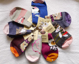 好女春華品牌女襪 精選高品質，舒適與時尚并存